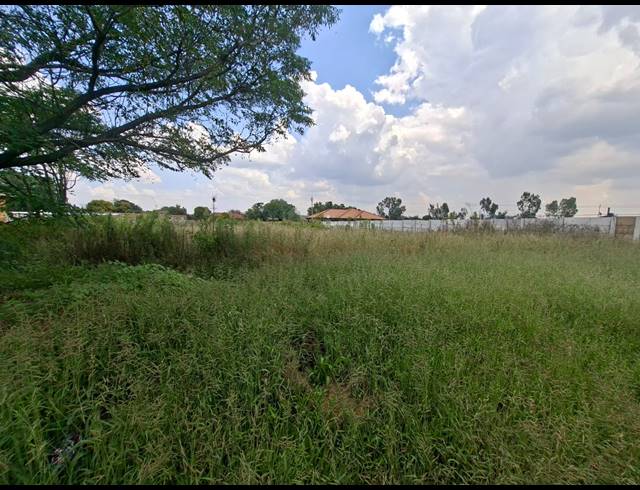 1,018M² VACANT LAND FOR SALE IN KOOKRUS
